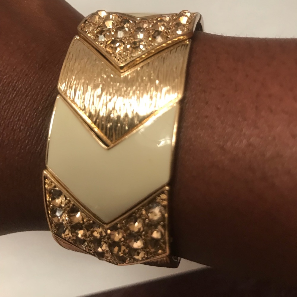 White and gold chevron styled bracelet